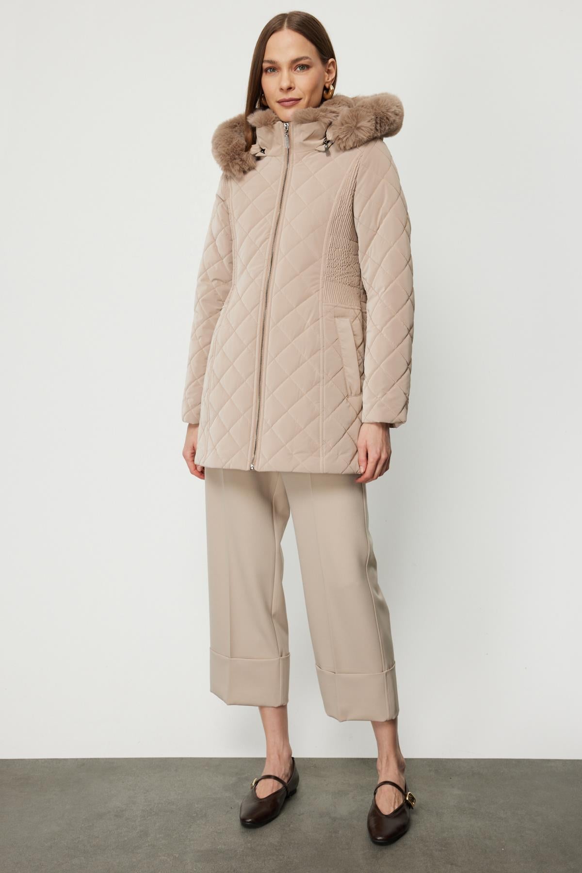 Kapitone Kapüşonlu Kürklü Şişme Mont