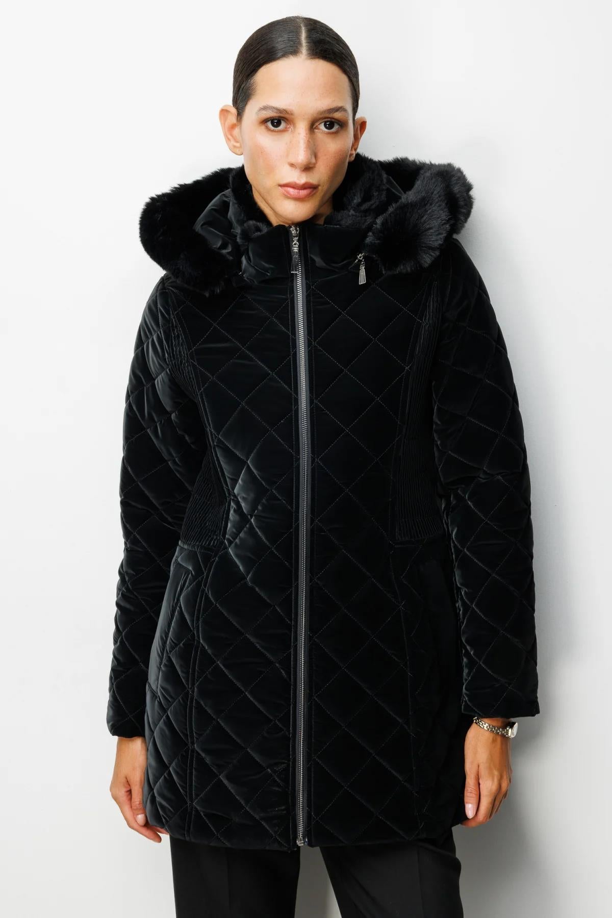 Kapitone Kapüşonlu Kürklü Şişme Mont