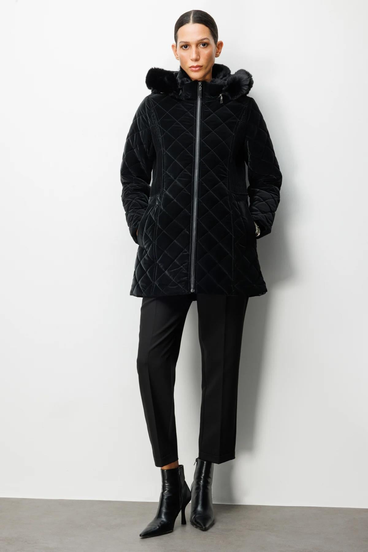 Kapitone Kapüşonlu Kürklü Şişme Mont