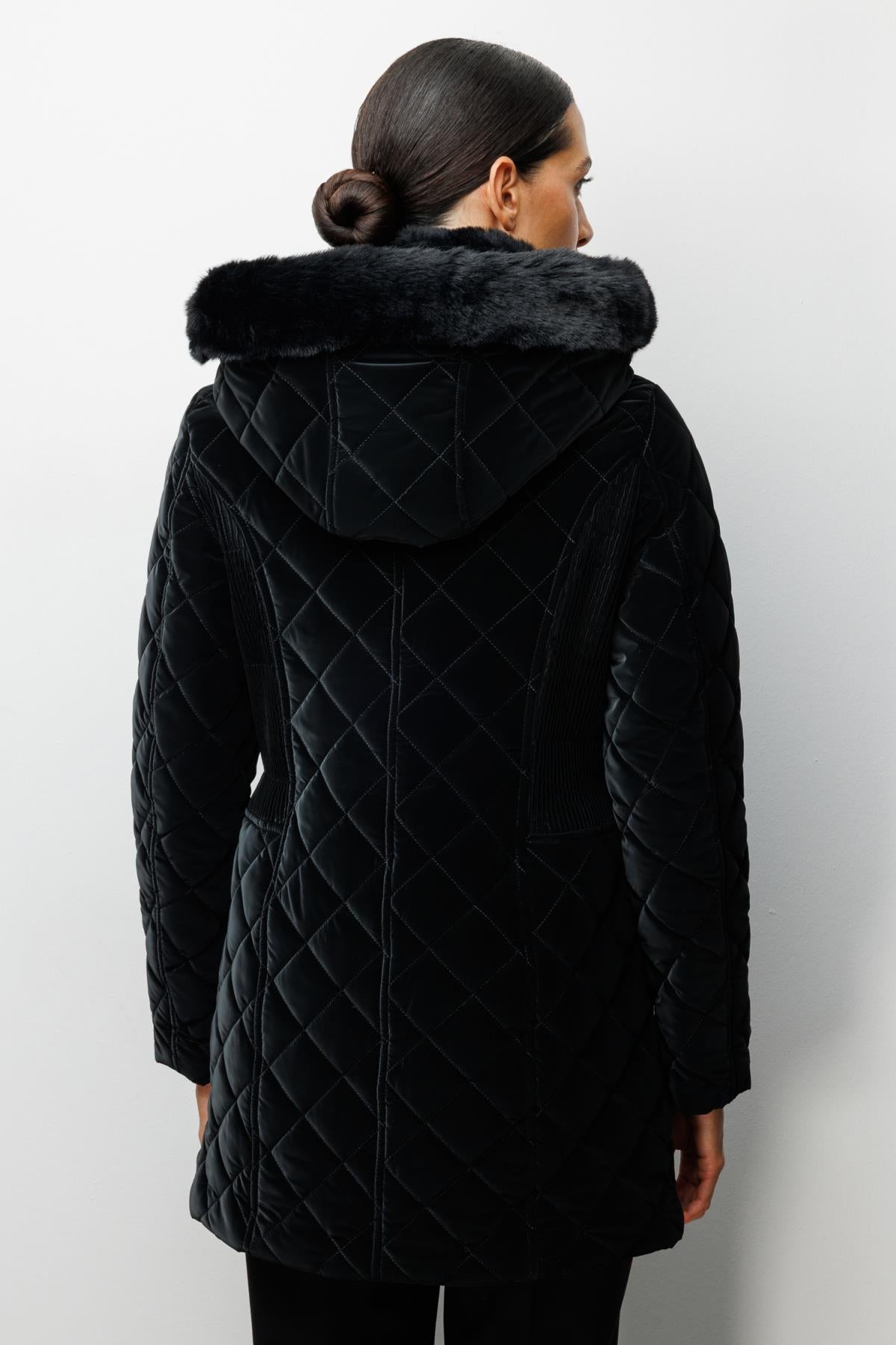 Kapitone Kapüşonlu Kürklü Şişme Mont