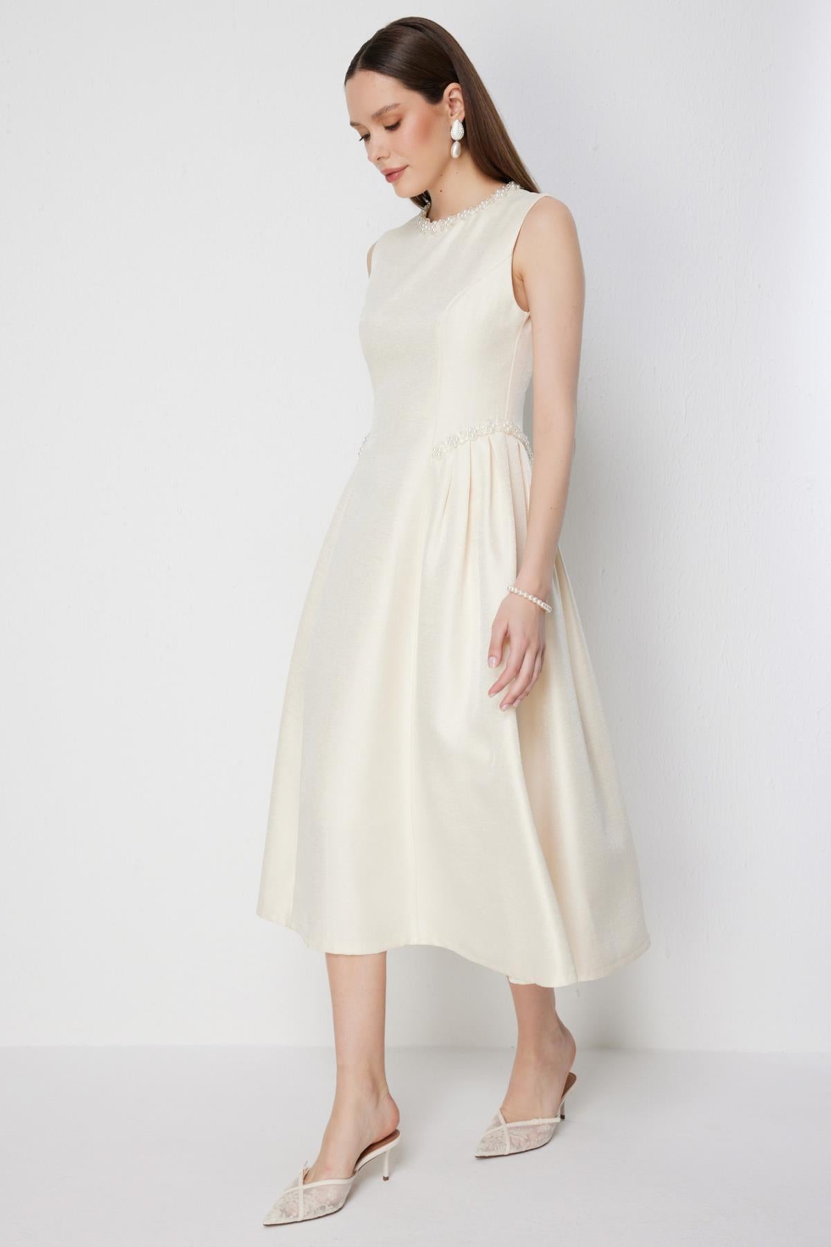 İnci İşlemeli Kolsuz Tafta Midi Elbise