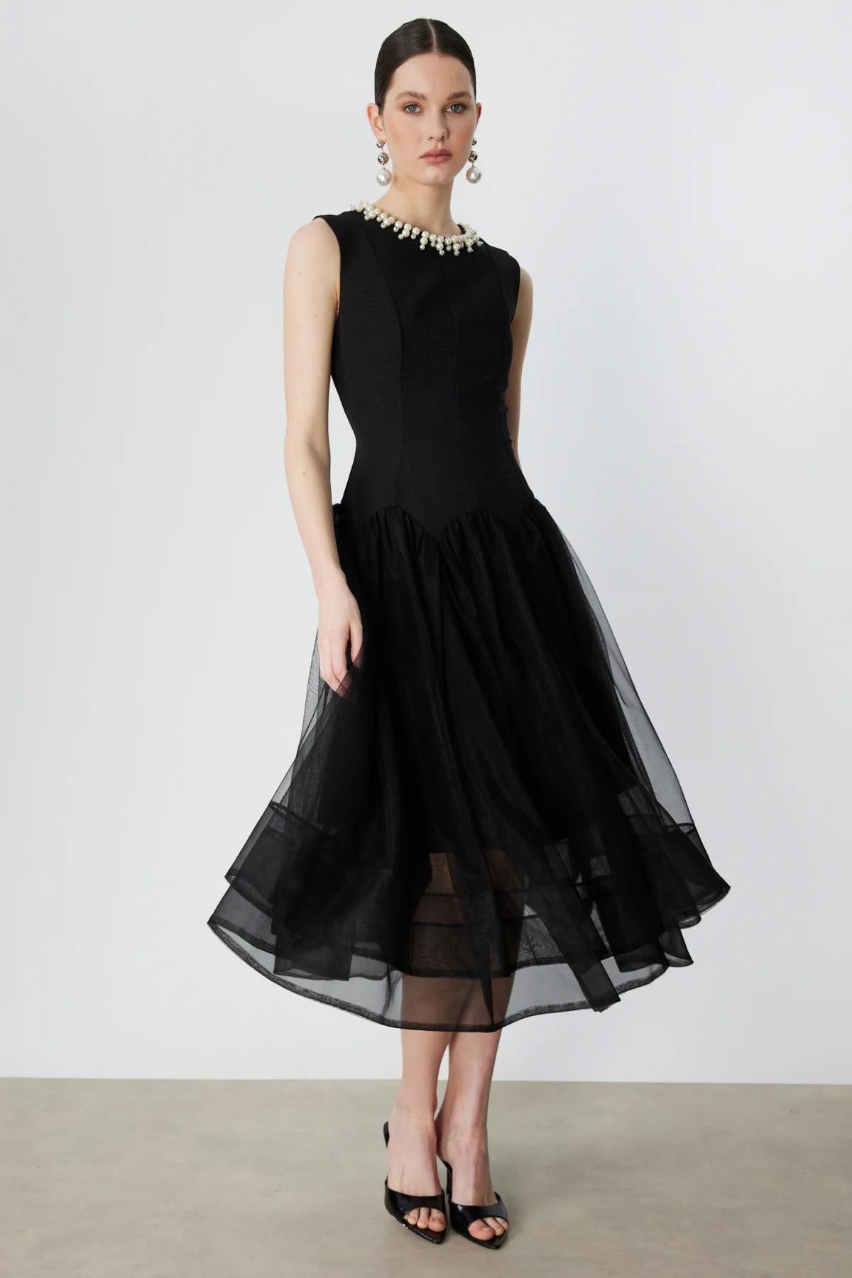 Yakası İncili Eteği Tül Midi Elbise