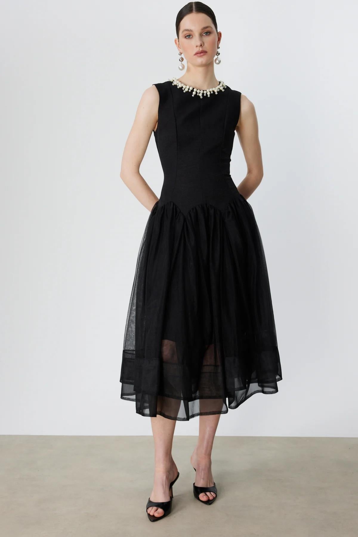 Yakası İncili Eteği Tül Midi Elbise