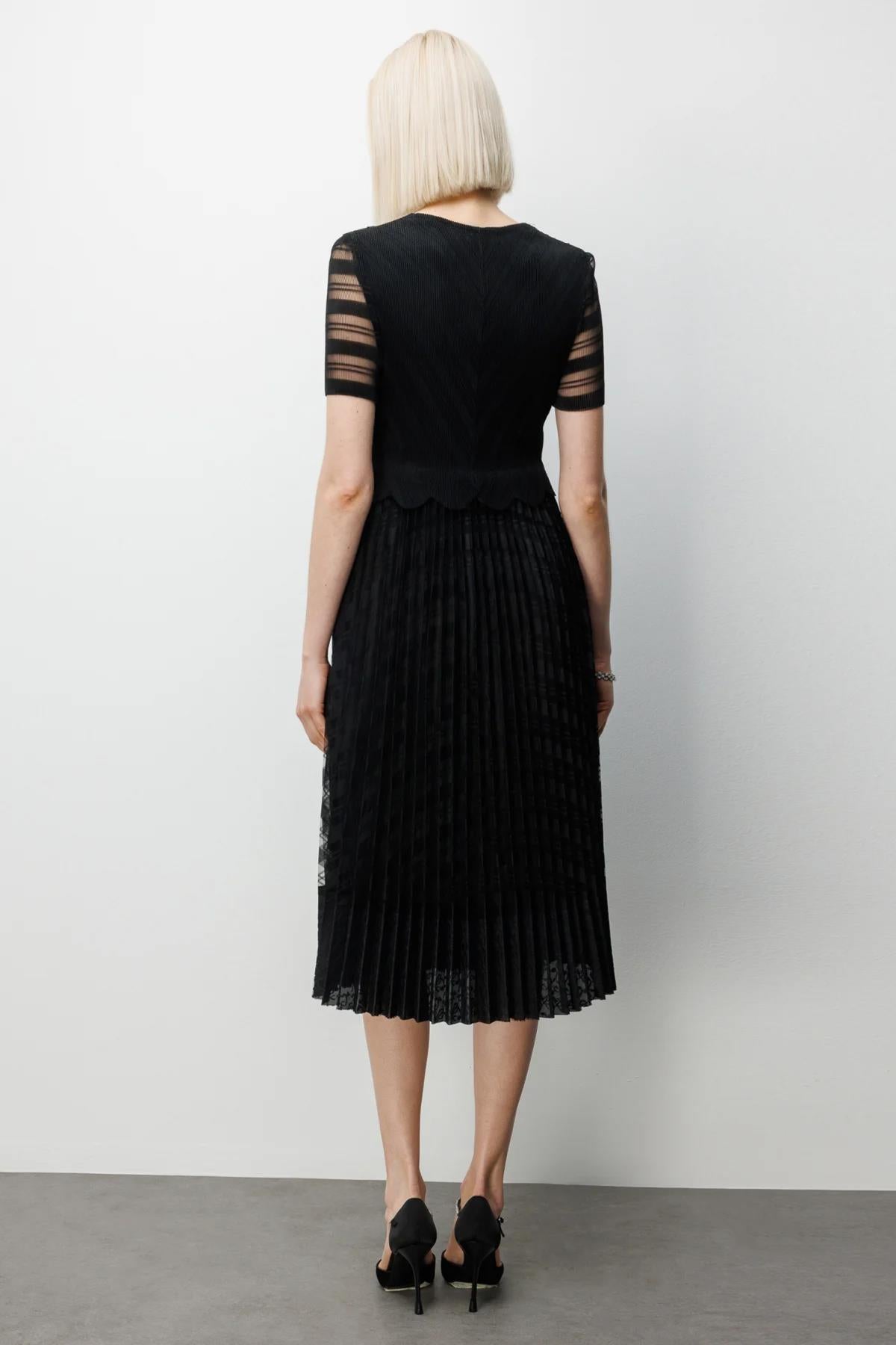 Süs Düğmeli Akordiyon Kumaş Midi Elbise