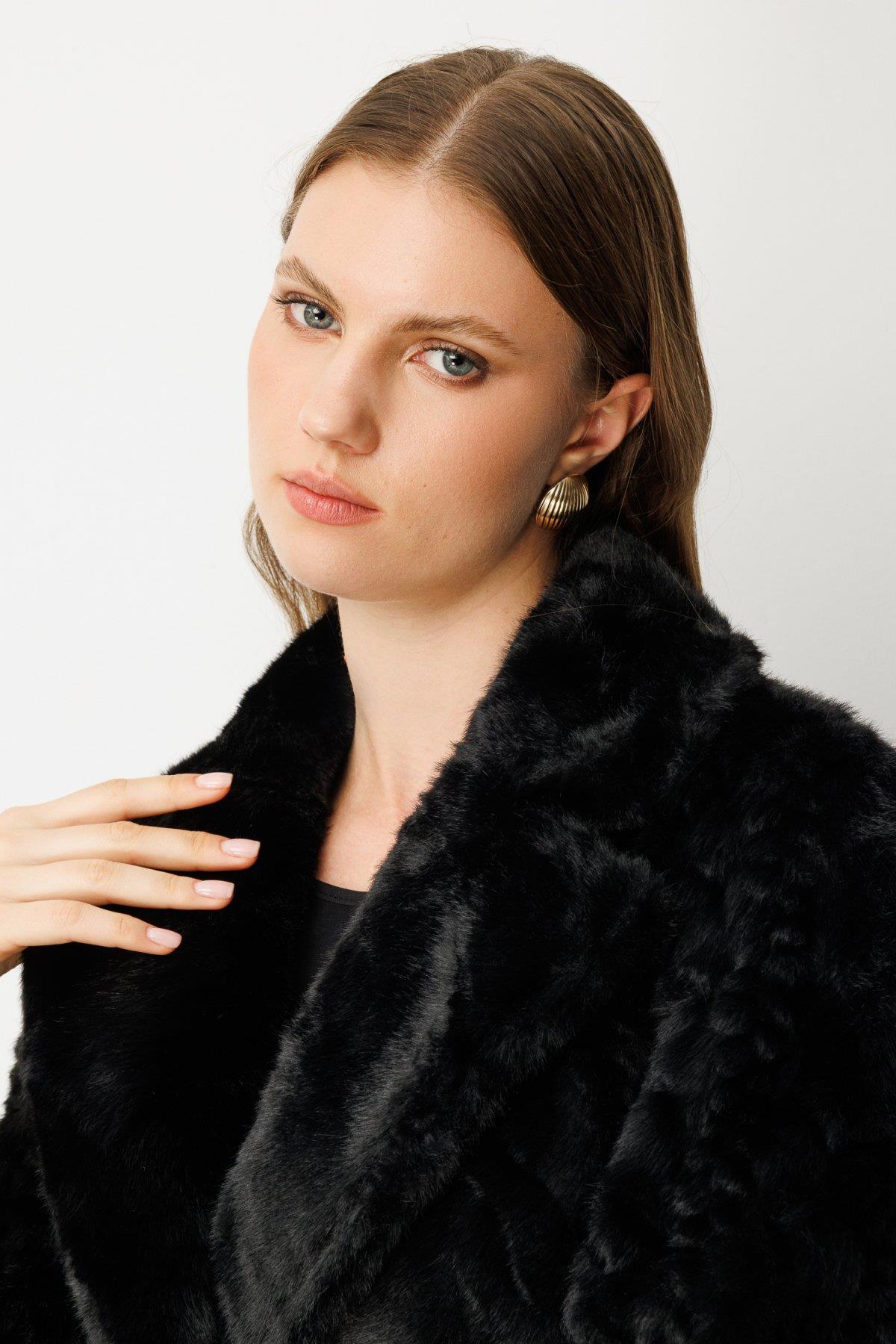 Kruvaze Yaka  Örgü Desenli Peluş Kaban