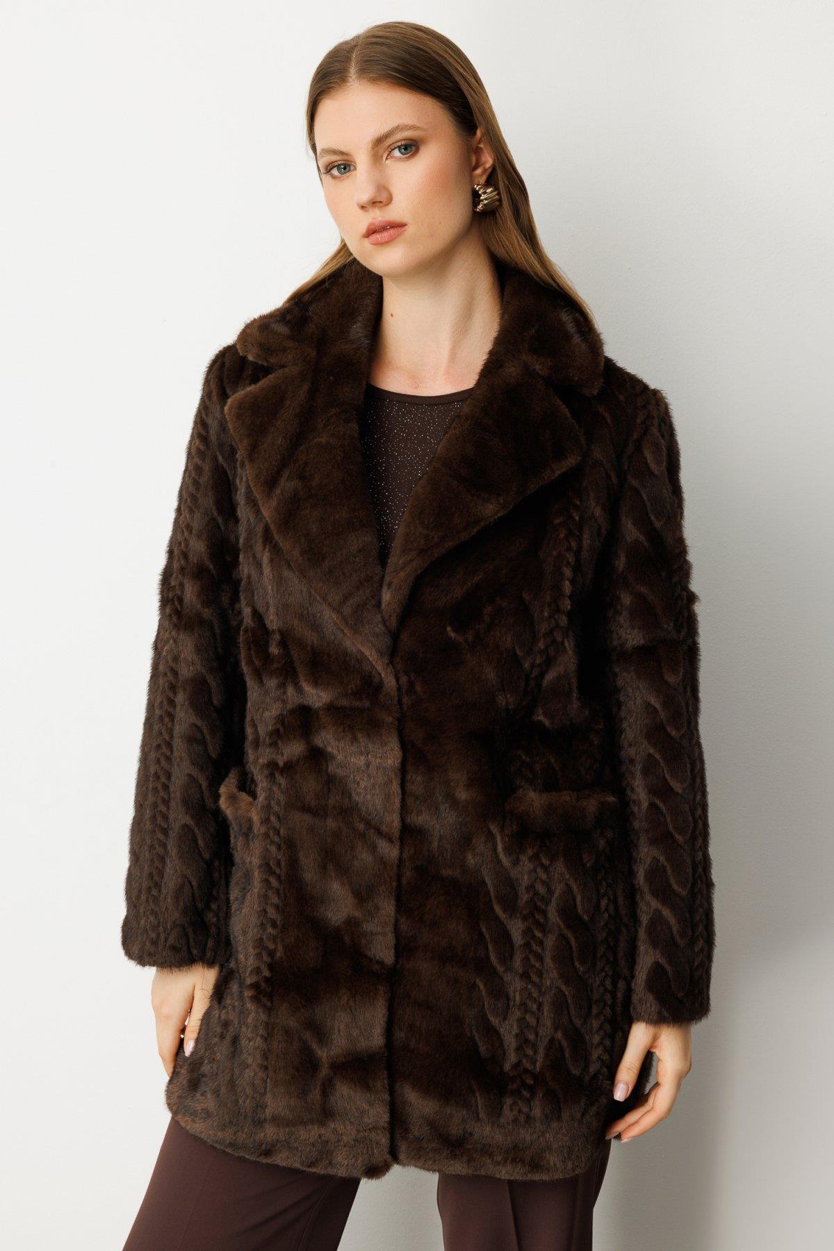 Kruvaze Yaka  Örgü Desenli Peluş Kaban