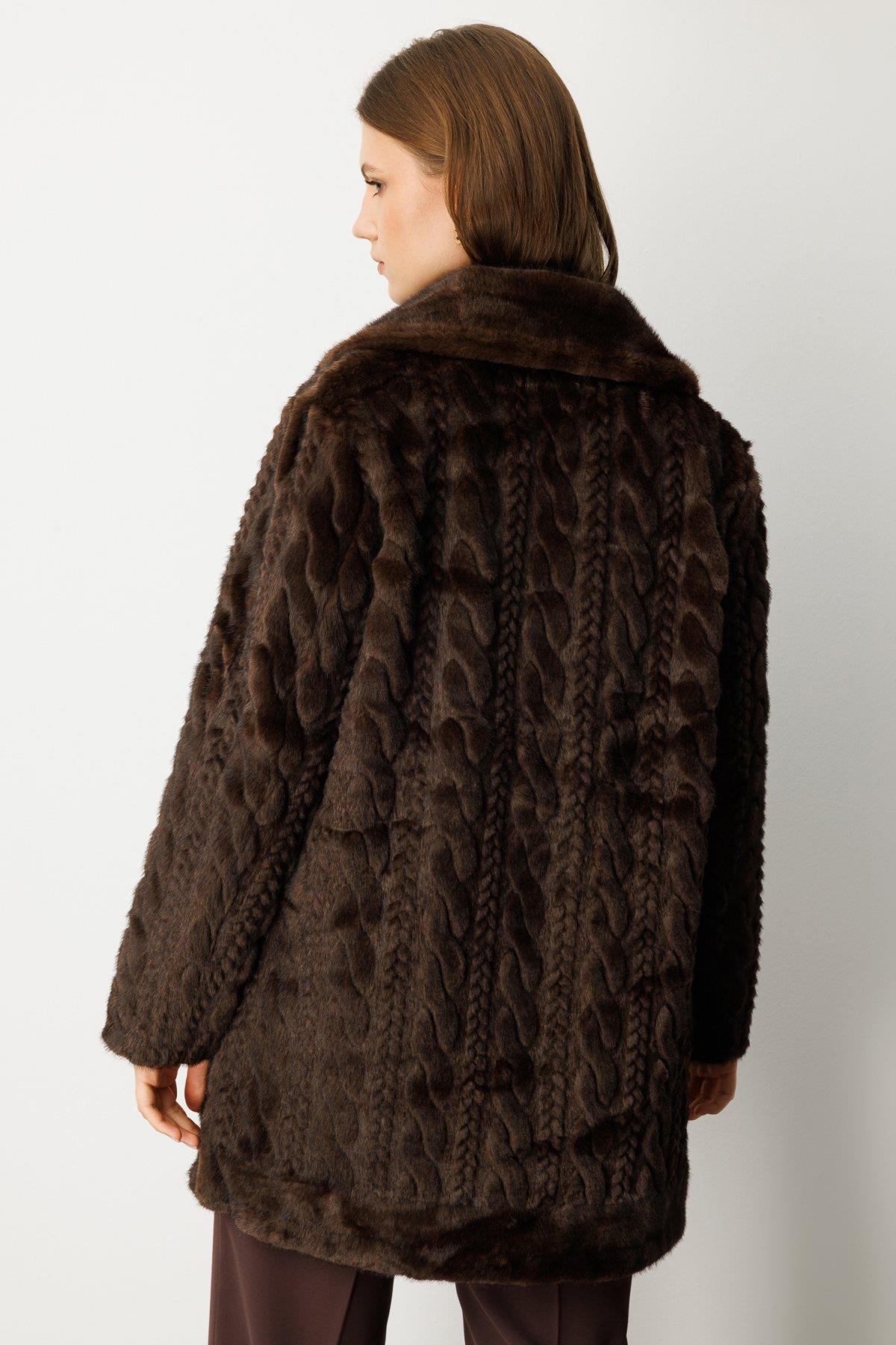 Kruvaze Yaka  Örgü Desenli Peluş Kaban