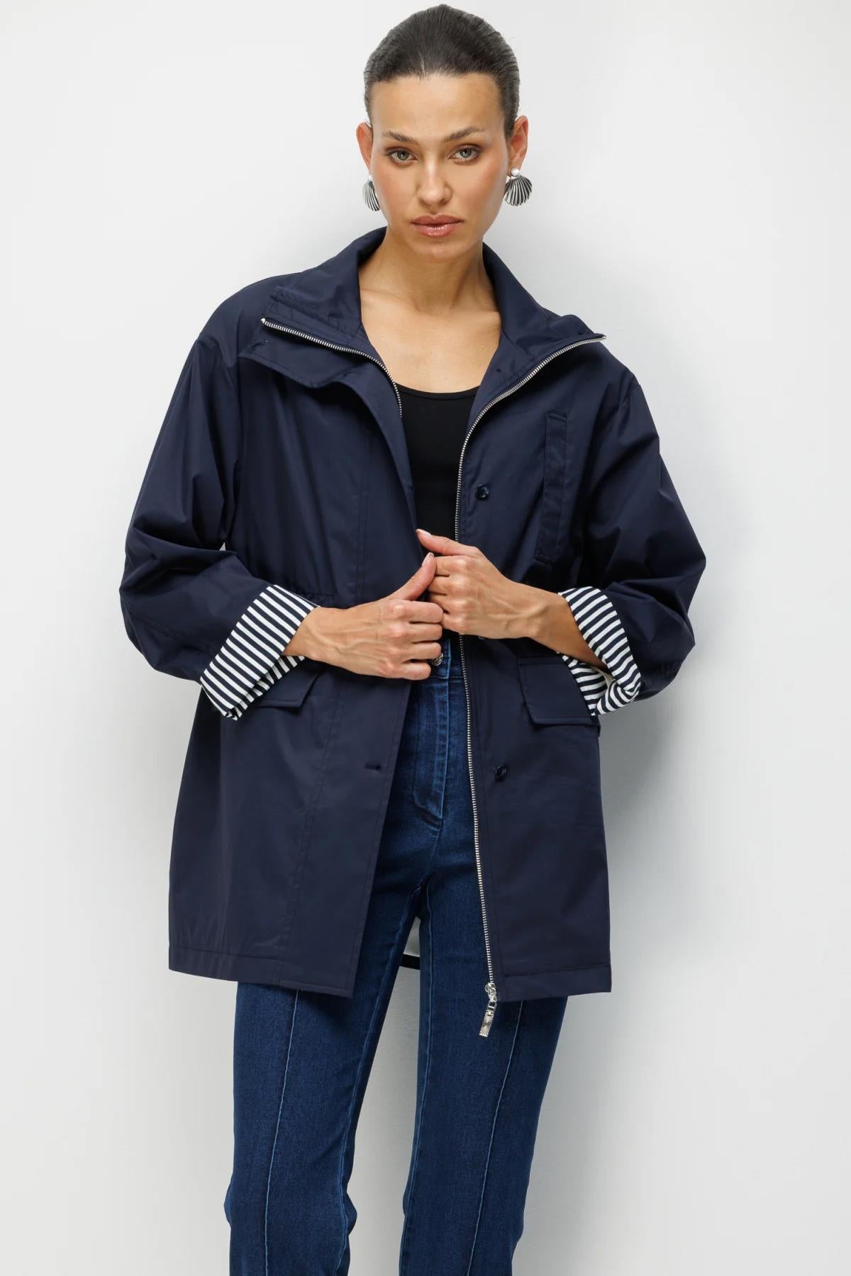 Stand-up collar, flap pockets, fold-down sleeves, striped short coat