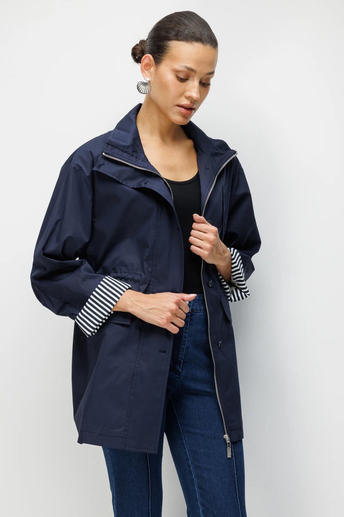 Stand-up collar, flap pockets, fold-down sleeves, striped short coat