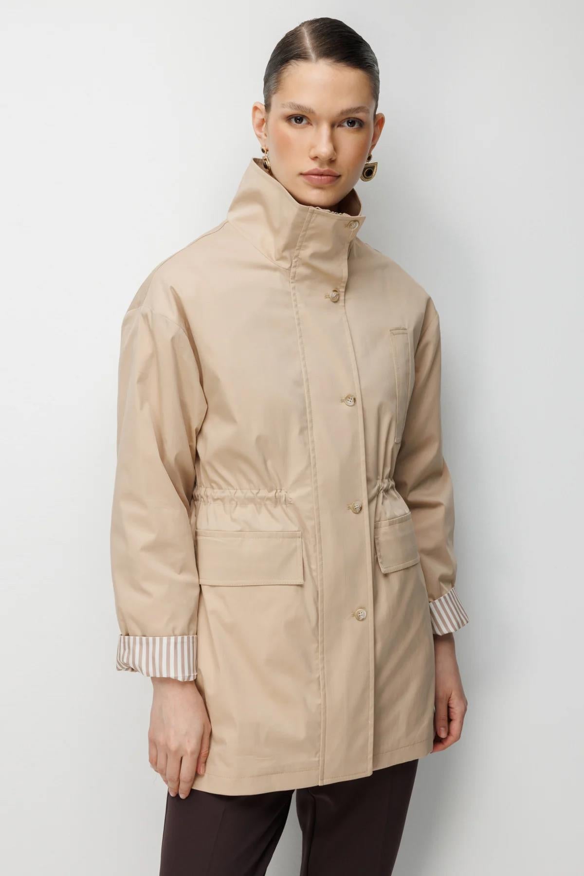 Stand-up collar, flap pockets, fold-down sleeves, striped short coat