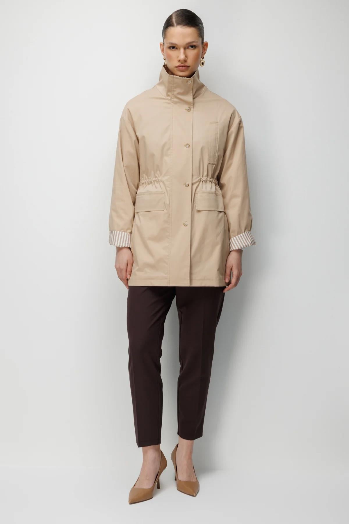 Stand-up collar, flap pockets, fold-down sleeves, striped short coat