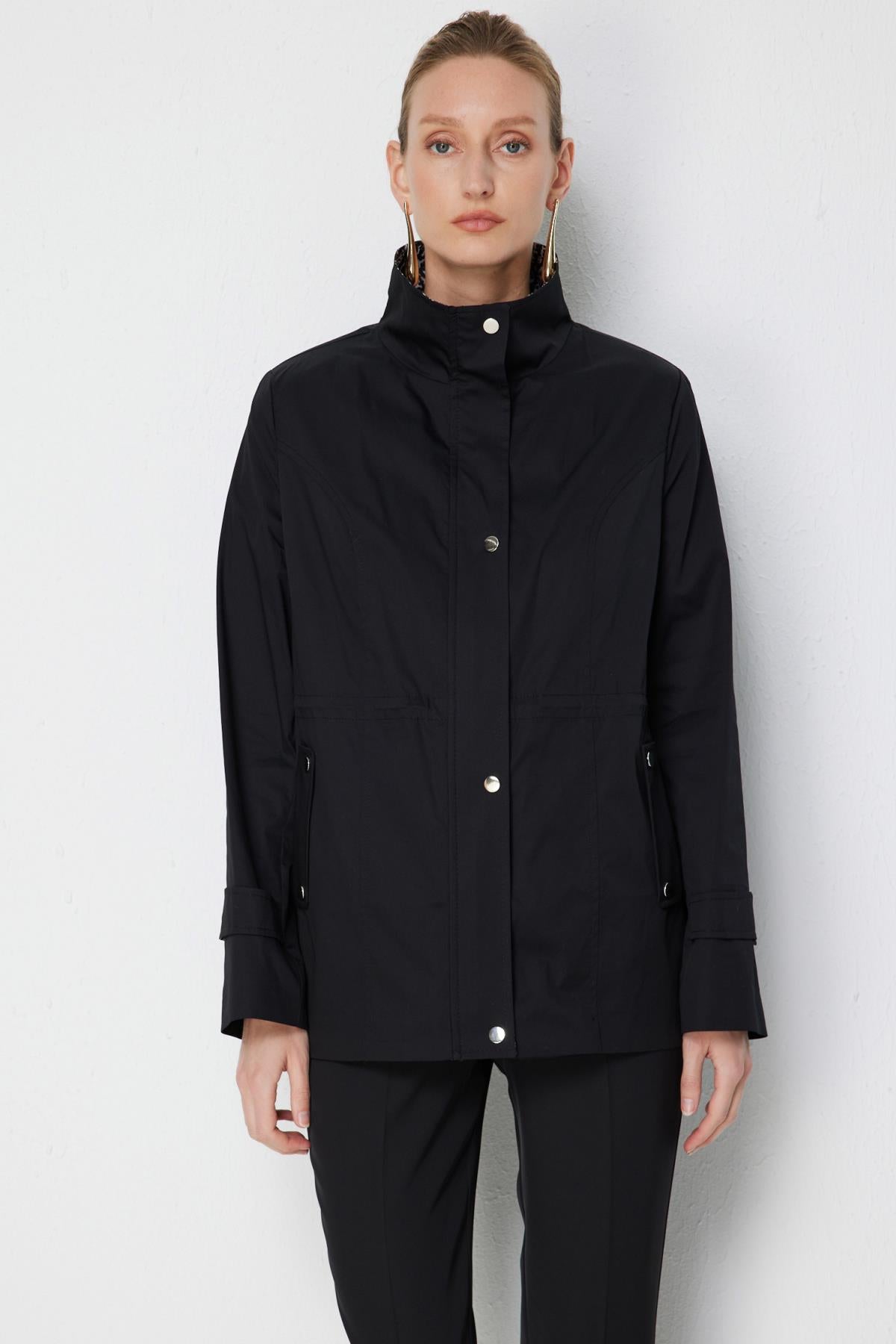 Short Robe with Leopard Print Collar