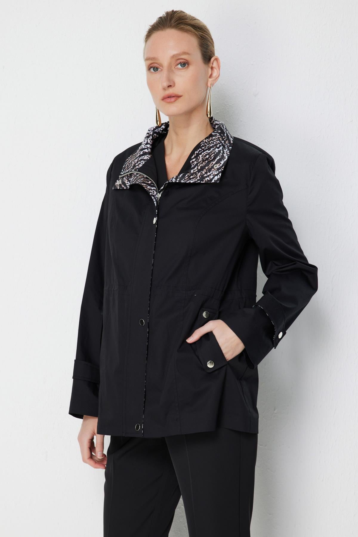 Short Robe with Leopard Print Collar