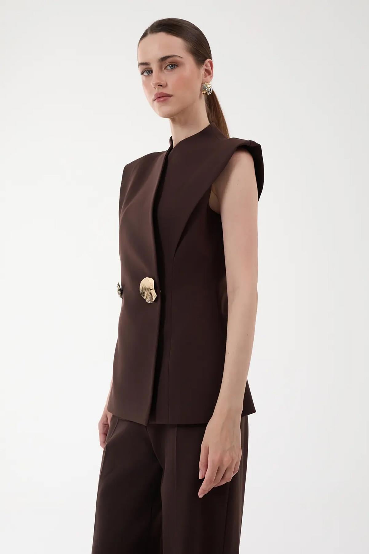 Metal Düğmeli Kolsuz Ceket Ve Pantolon Takım