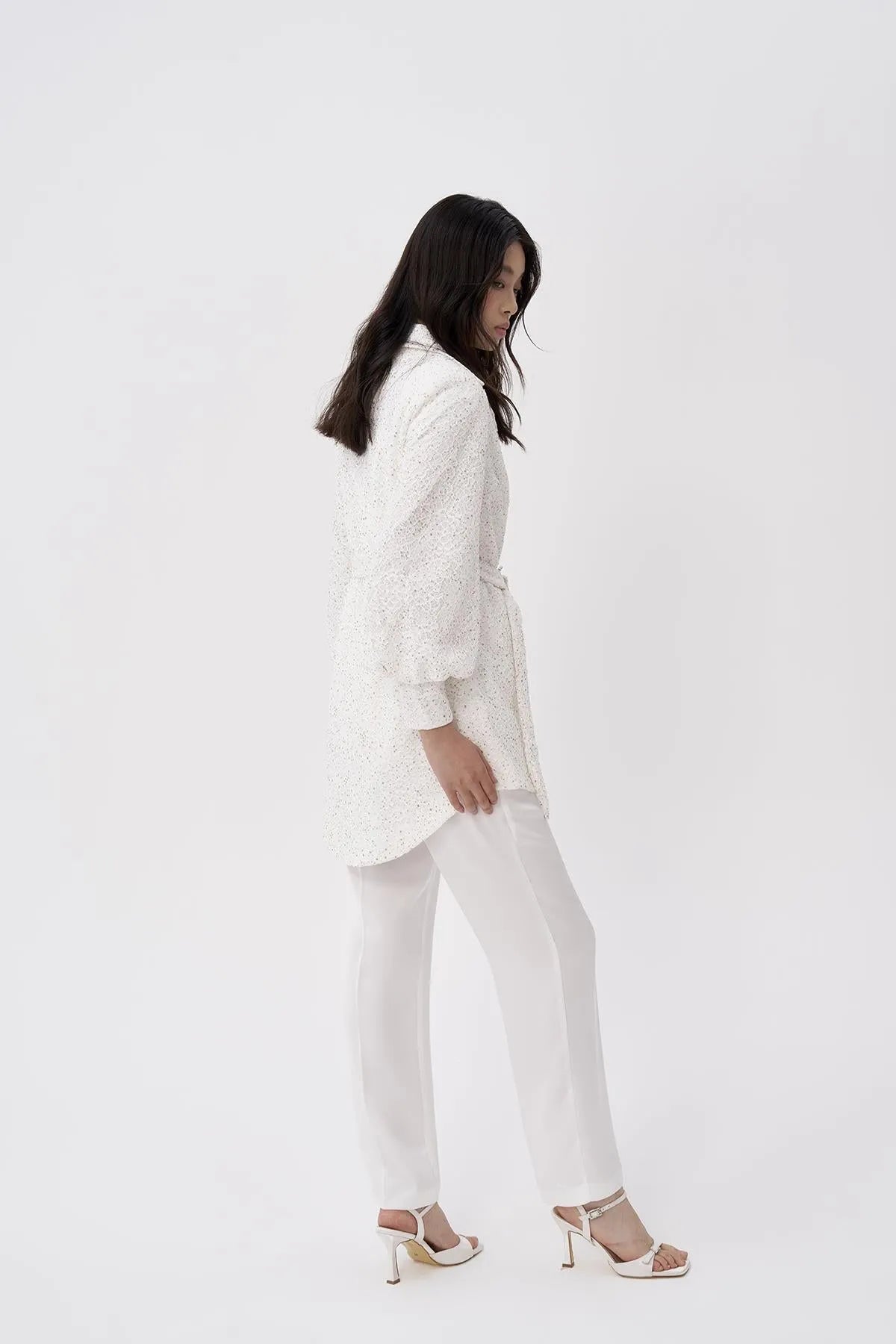 حذاء سهرة مزود بإبزيم وتفاصيل حجرية