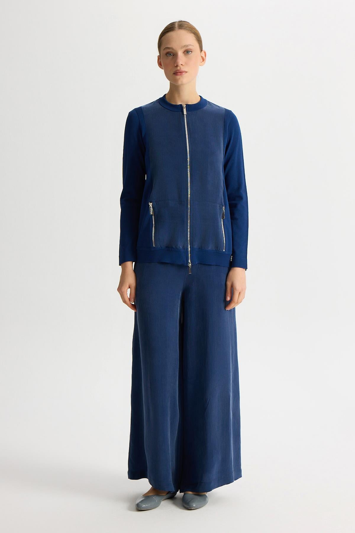 جاكيت محبوك بتفاصيل من الكوبرو مع سحاب