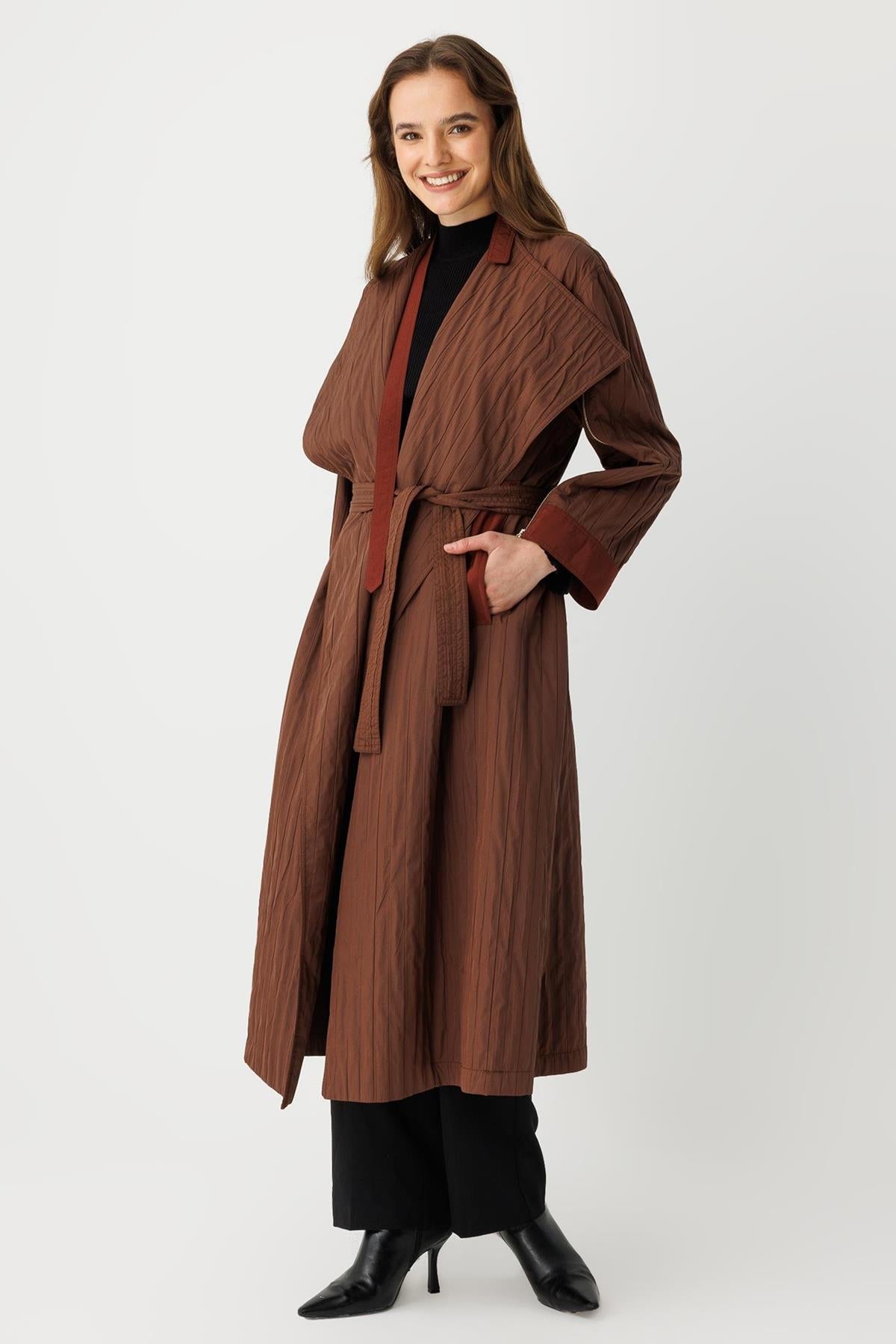 Geniş Yaka Beli Bağlamalı Kaban