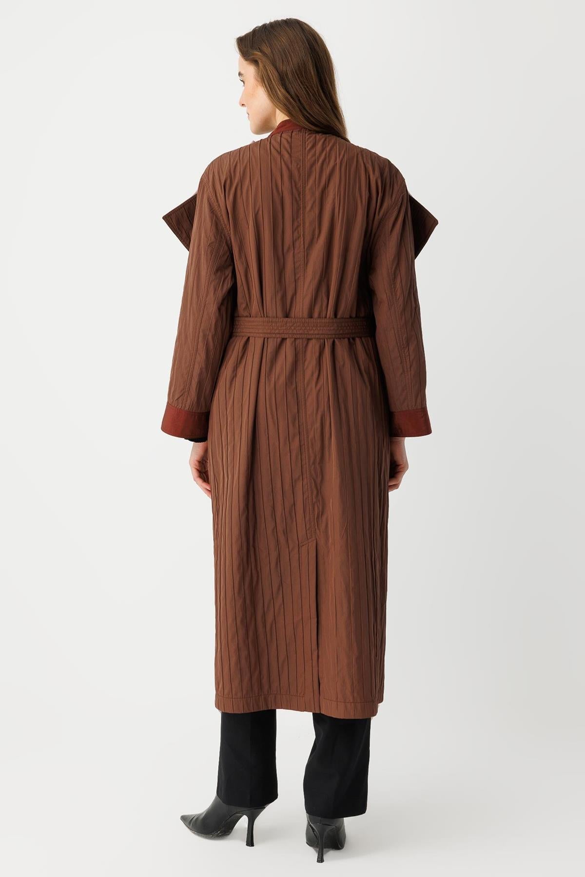 Geniş Yaka Beli Bağlamalı Kaban