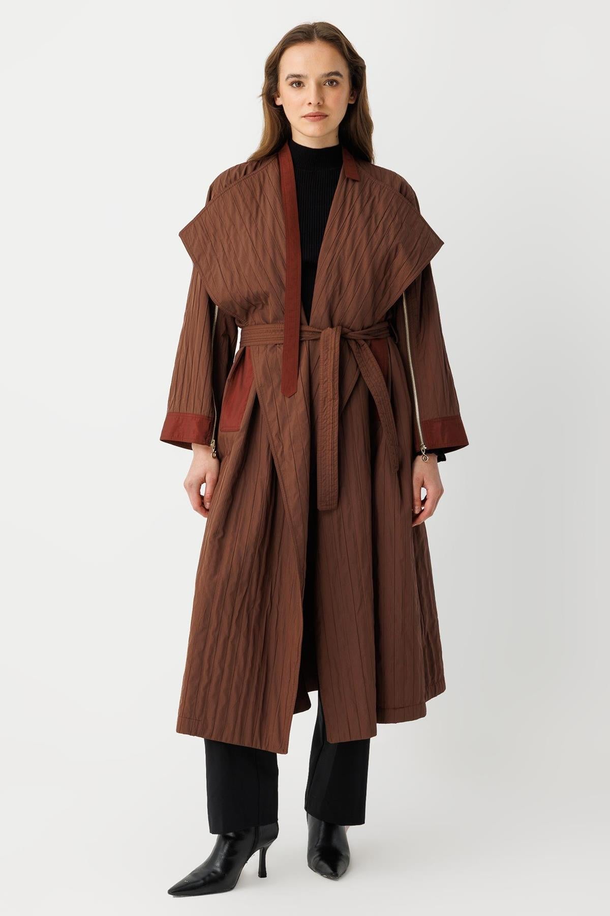 Geniş Yaka Beli Bağlamalı Kaban