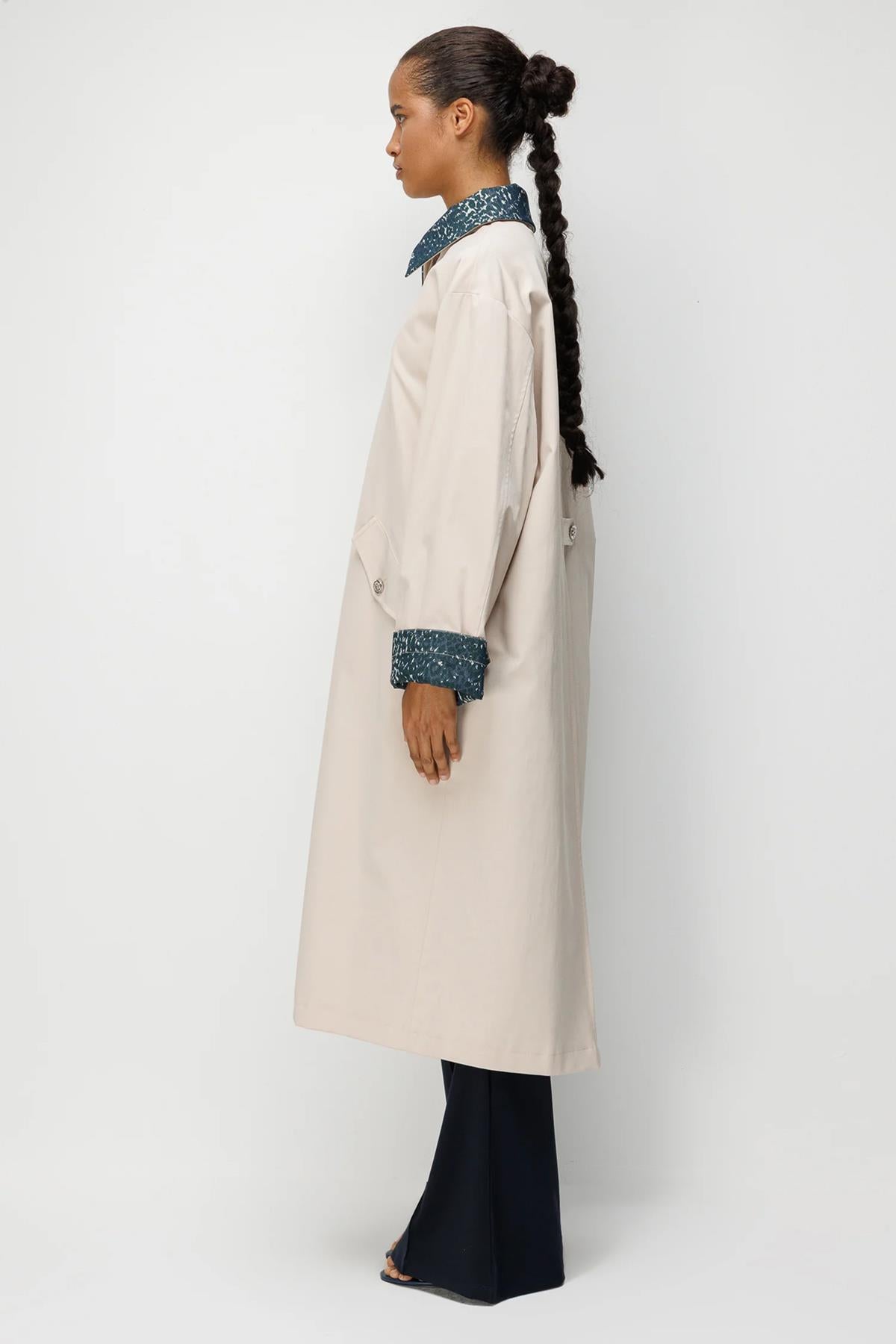 Leopar Desen Yaka Ve Kol Önden Düğmeli Kap