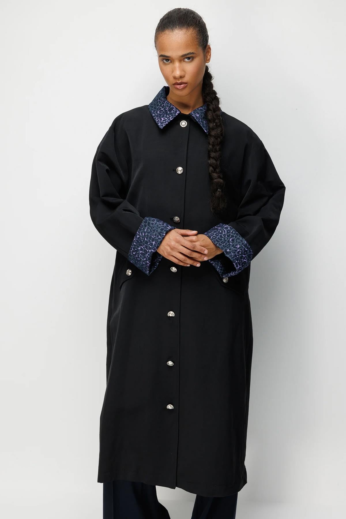 Leopar Desen Yaka Ve Kol Önden Düğmeli Kap