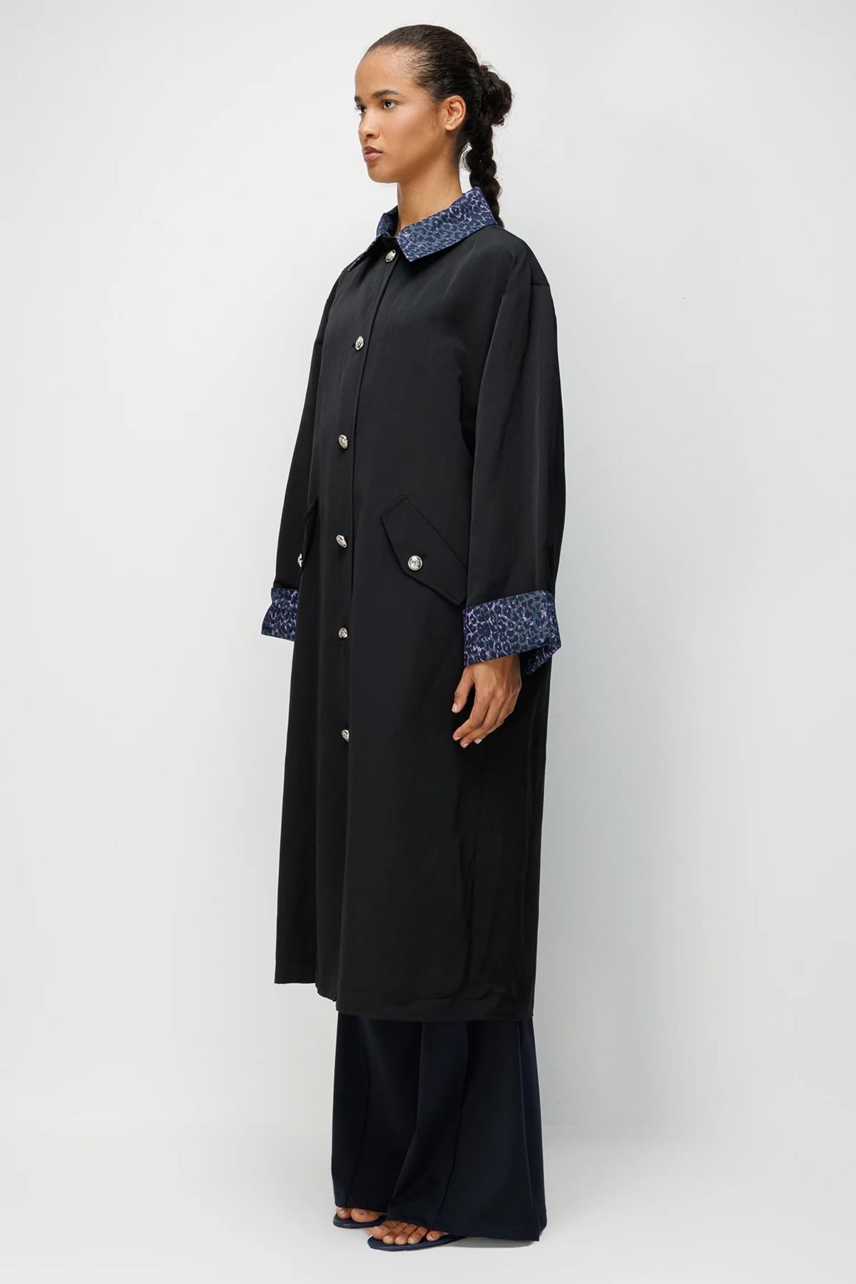 Leopar Desen Yaka Ve Kol Önden Düğmeli Kap