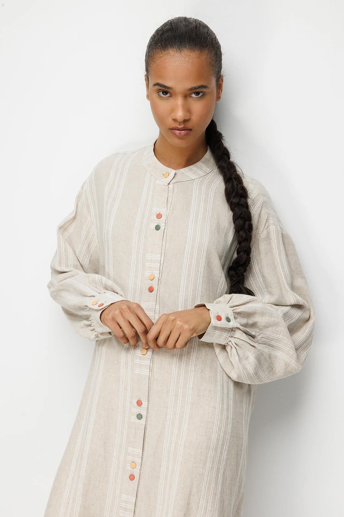 Renkli Düğmeli Arka Desenli Keten Uzun Tunik