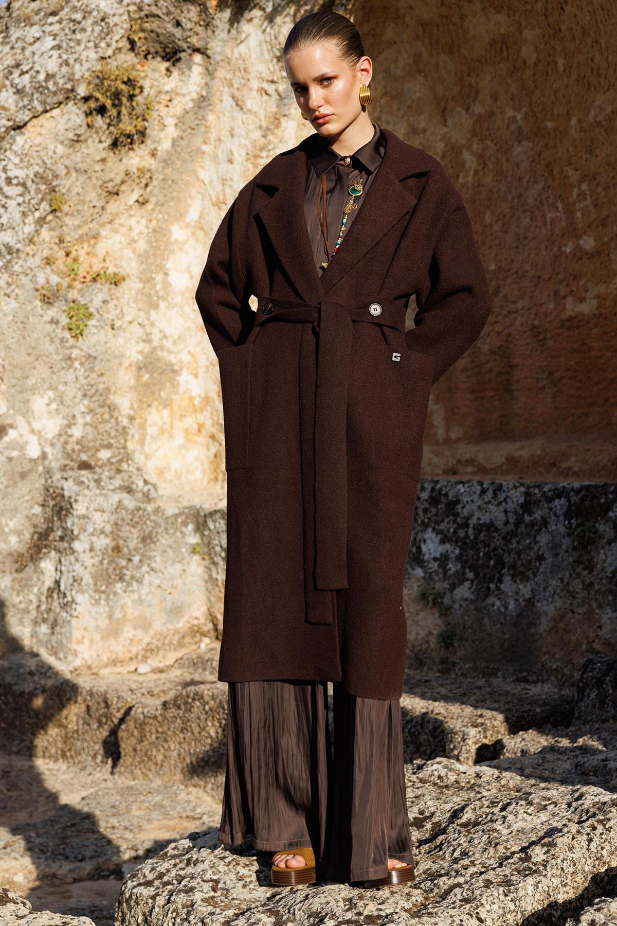 Beli Bağlamalı Düğme Detaylı Kaban