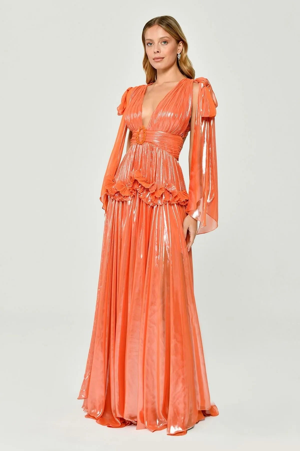 Shiny Sleeveless Long Evening Dress with Low-cut Chest