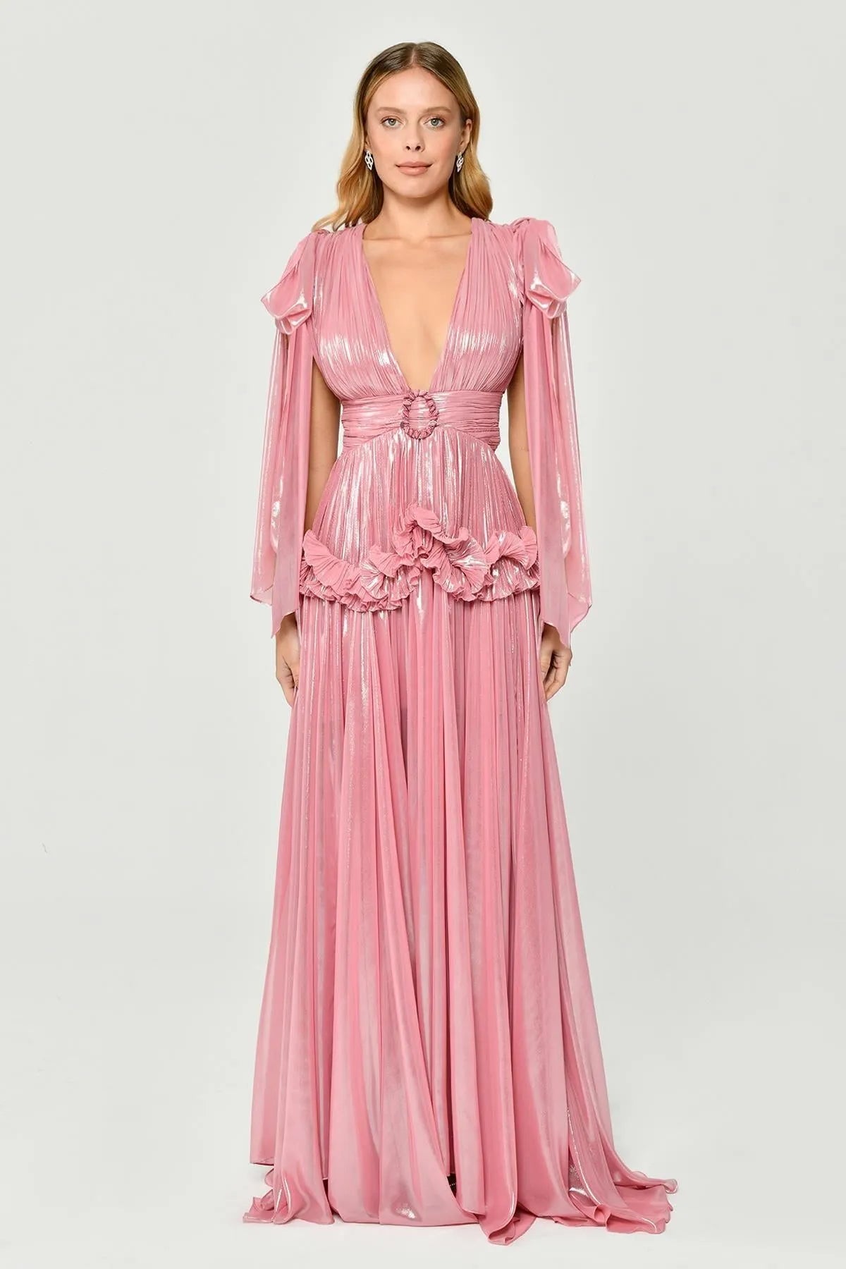 فستان سهرة طويل لامع بدون أكمام مع فتحة صدر منخفضة