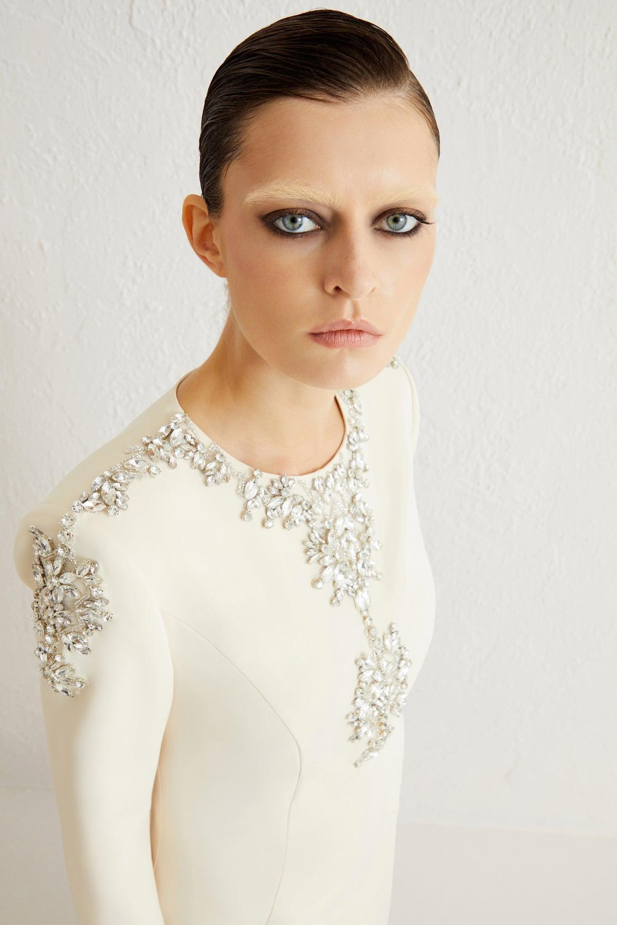 Kasnak İşleme Uzun Yırtmaçlı Elbise - Eser Giyim