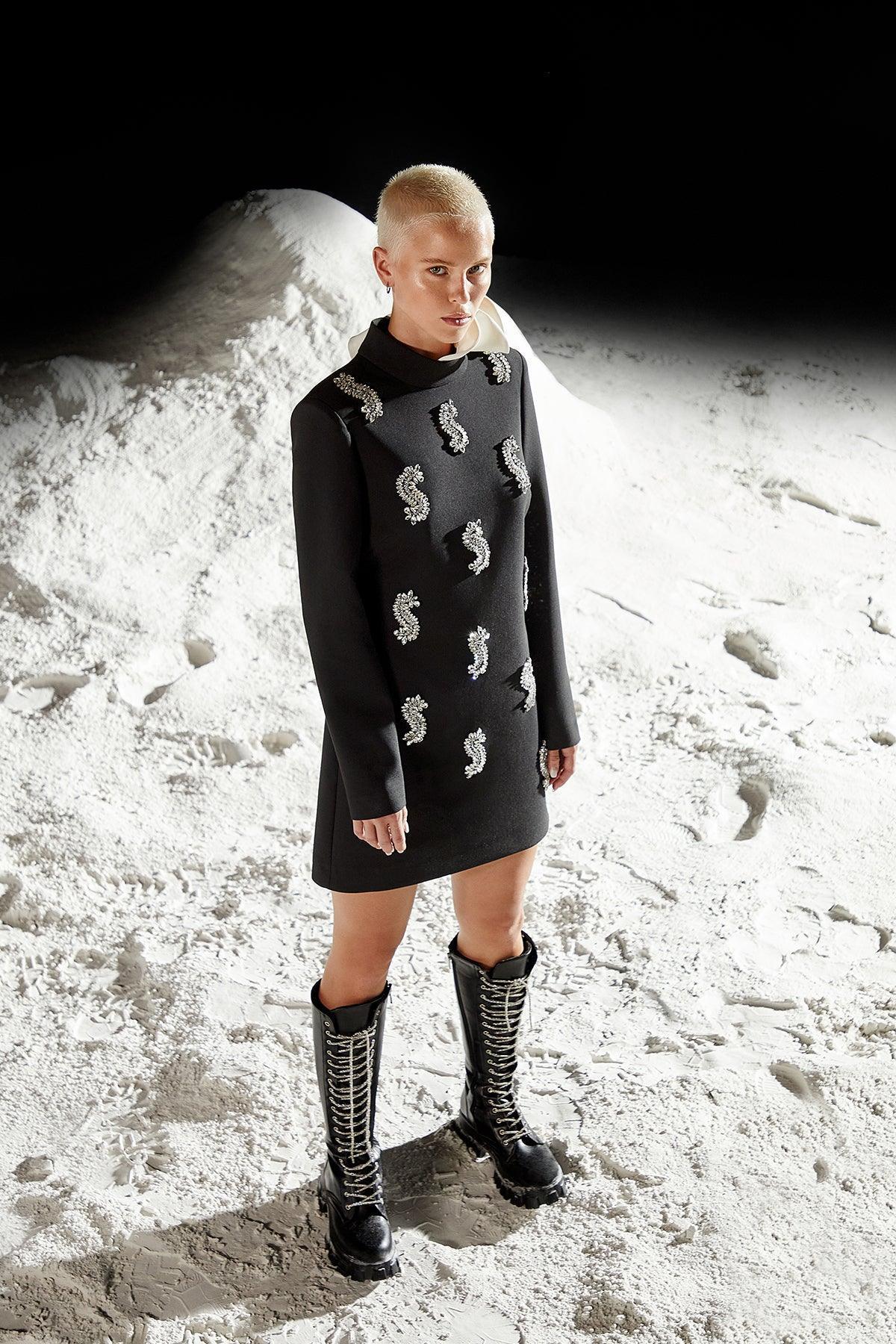 Kasnak İşleme Yaka Detaylı Mini Elbise - Eser Giyim