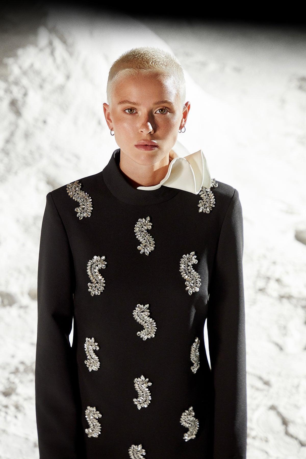 Kasnak İşleme Yaka Detaylı Mini Elbise - Eser Giyim