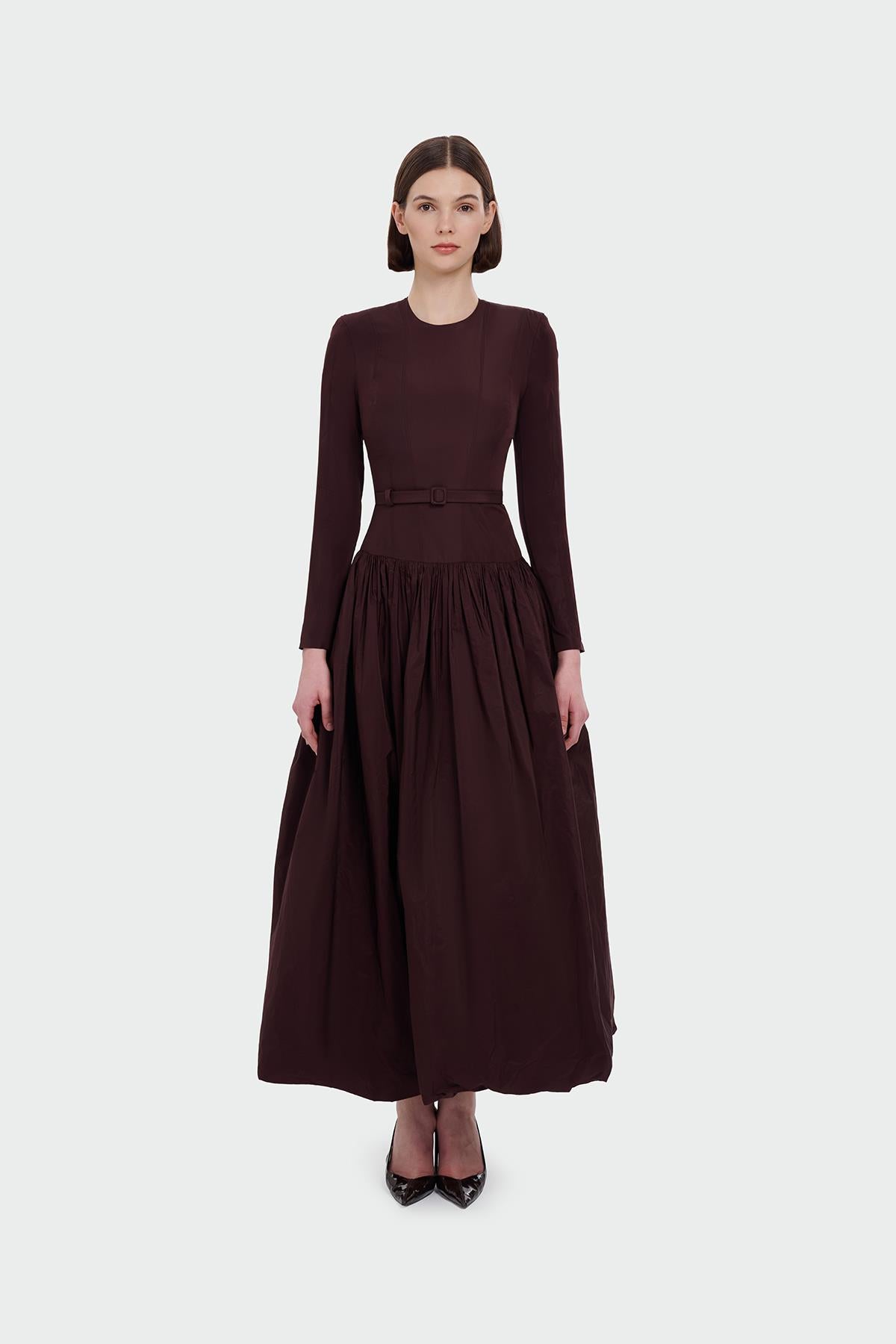 فستان سهرة بأكمام طويلة وحزام