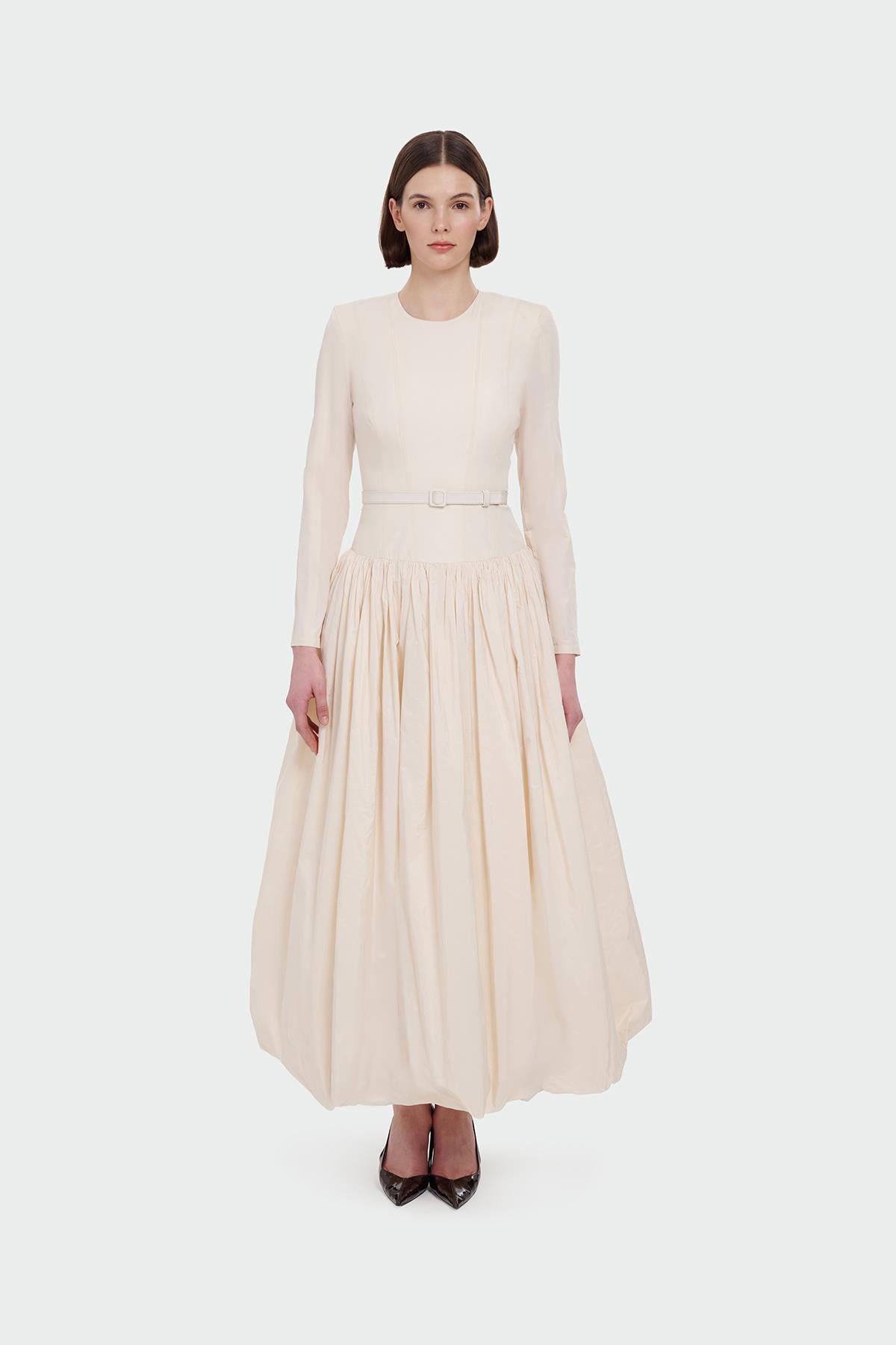 فستان سهرة بأكمام طويلة وحزام