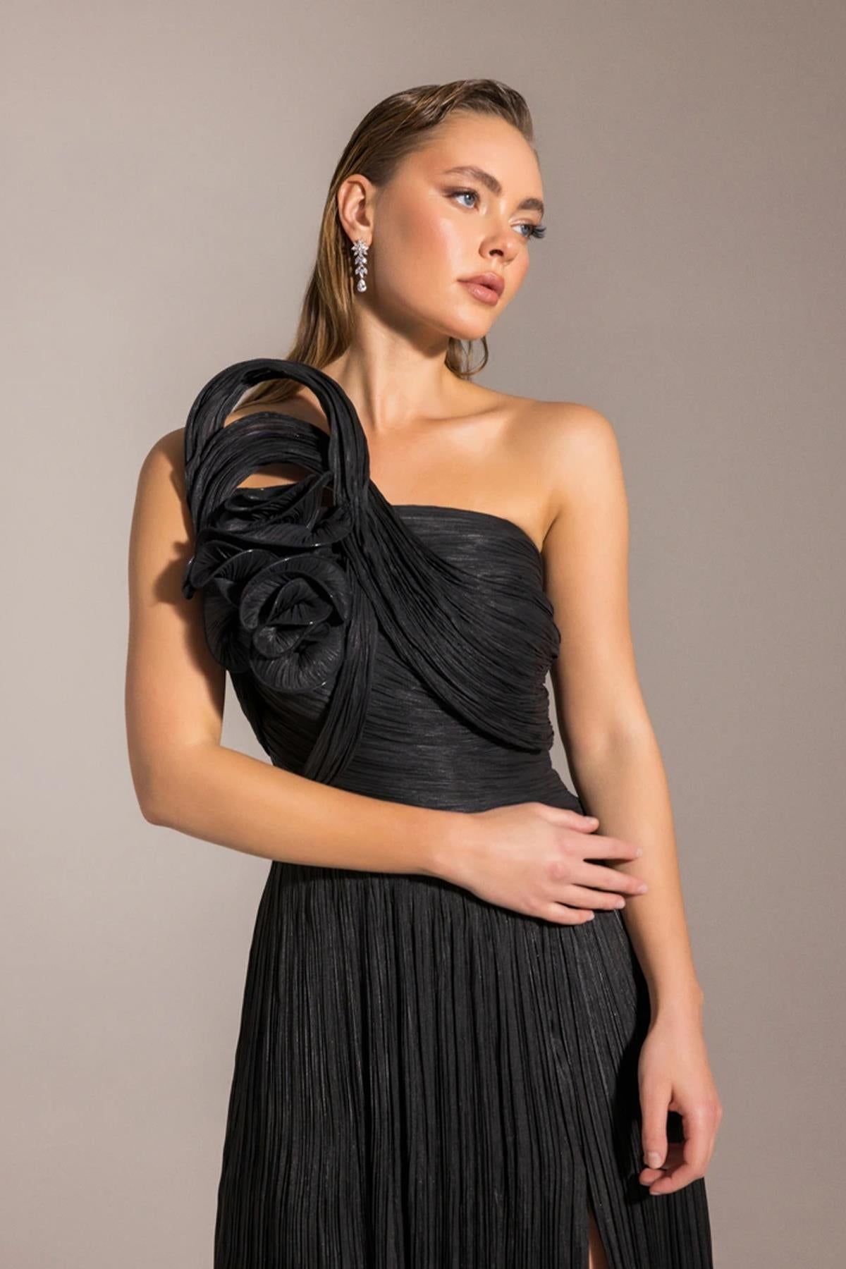 One Shoulder Floral Detailed Strapless Crepe Flared Evening Dress
