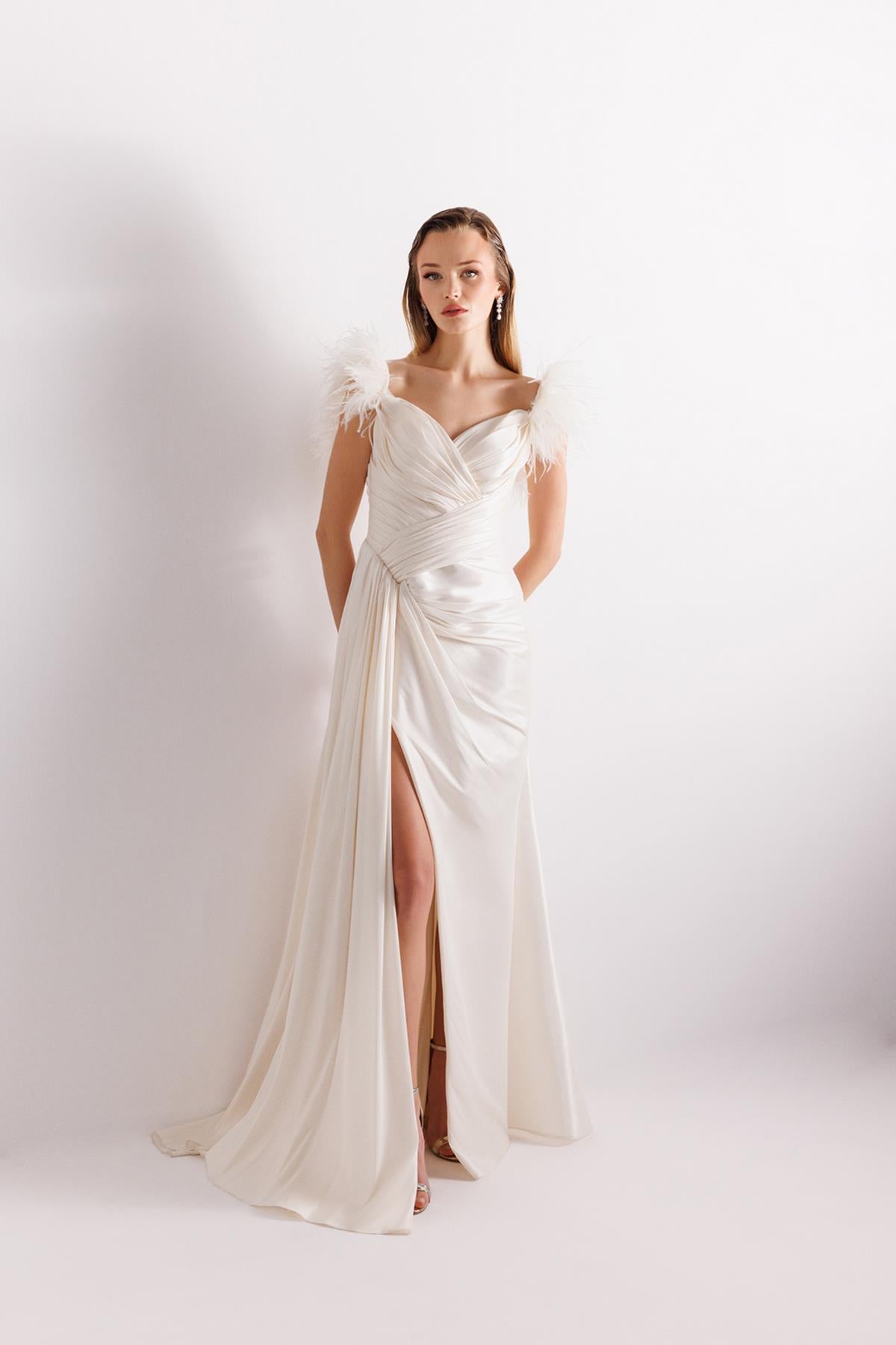 Omuz Otriş Önden Yırtmaç Detaylı Saten Abiye Elbise