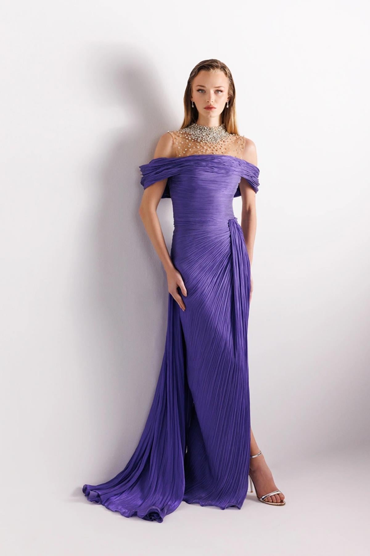 Pleated Tail Evening Dress with Neck Embroidery Detail