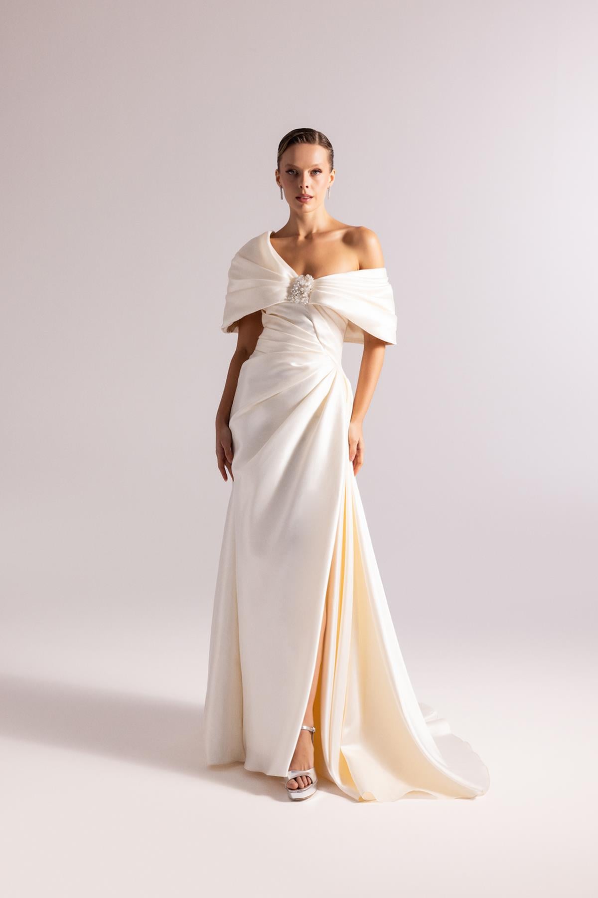 Taş Detaylı Drape Saten Abiye Elbise