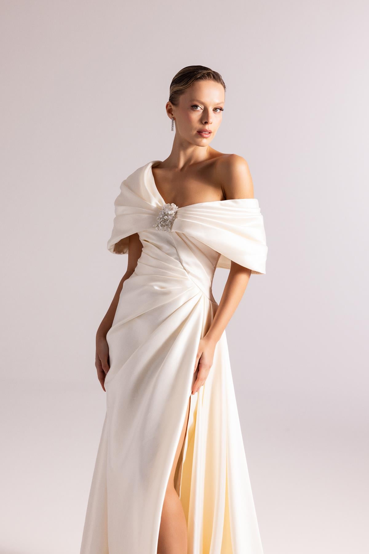 Taş Detaylı Drape Saten Abiye Elbise