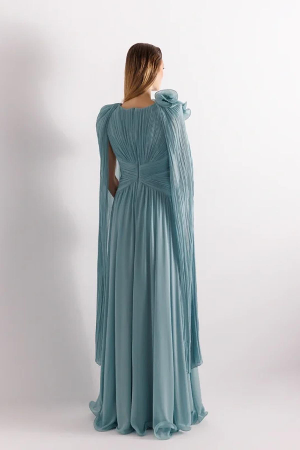 Kloş Kol Omuz Aksesuarlı Uzun Büyük Beden Abiye Elbise