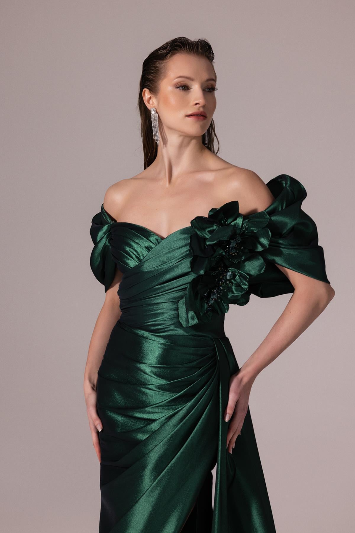 Düşük Kol Çiçek Detaylı Tafta Abiye Elbise