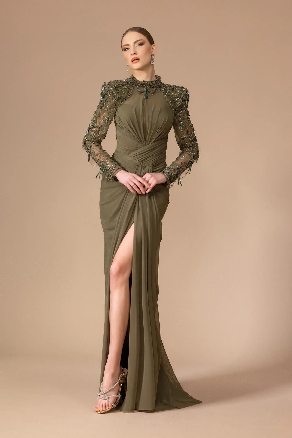 İşlemeli Transparan Uzun Kol Detaylı Yırtmaçlı Uzun Abiye Elbise