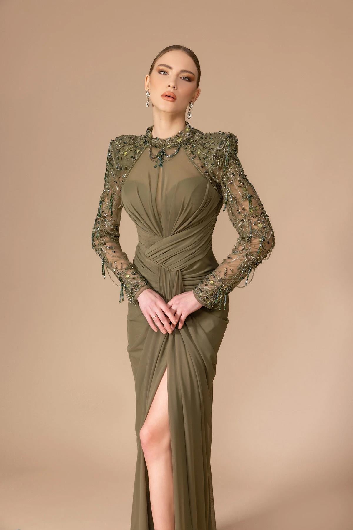 İşlemeli Transparan Uzun Kol Detaylı Yırtmaçlı Uzun Abiye Elbise