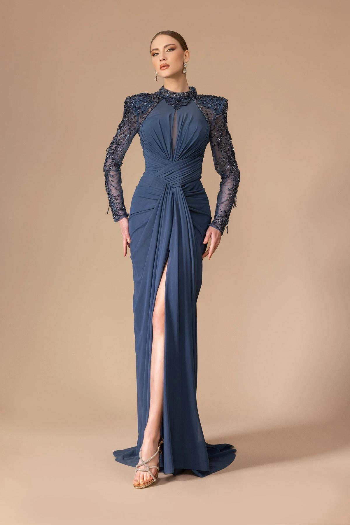 İşlemeli Transparan Uzun Kol Detaylı Yırtmaçlı Uzun Abiye Elbise