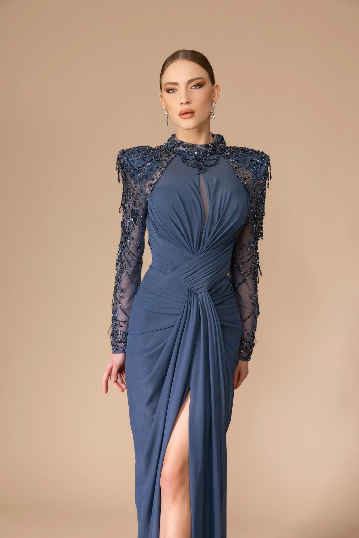 İşlemeli Transparan Uzun Kol Detaylı Yırtmaçlı Uzun Abiye Elbise