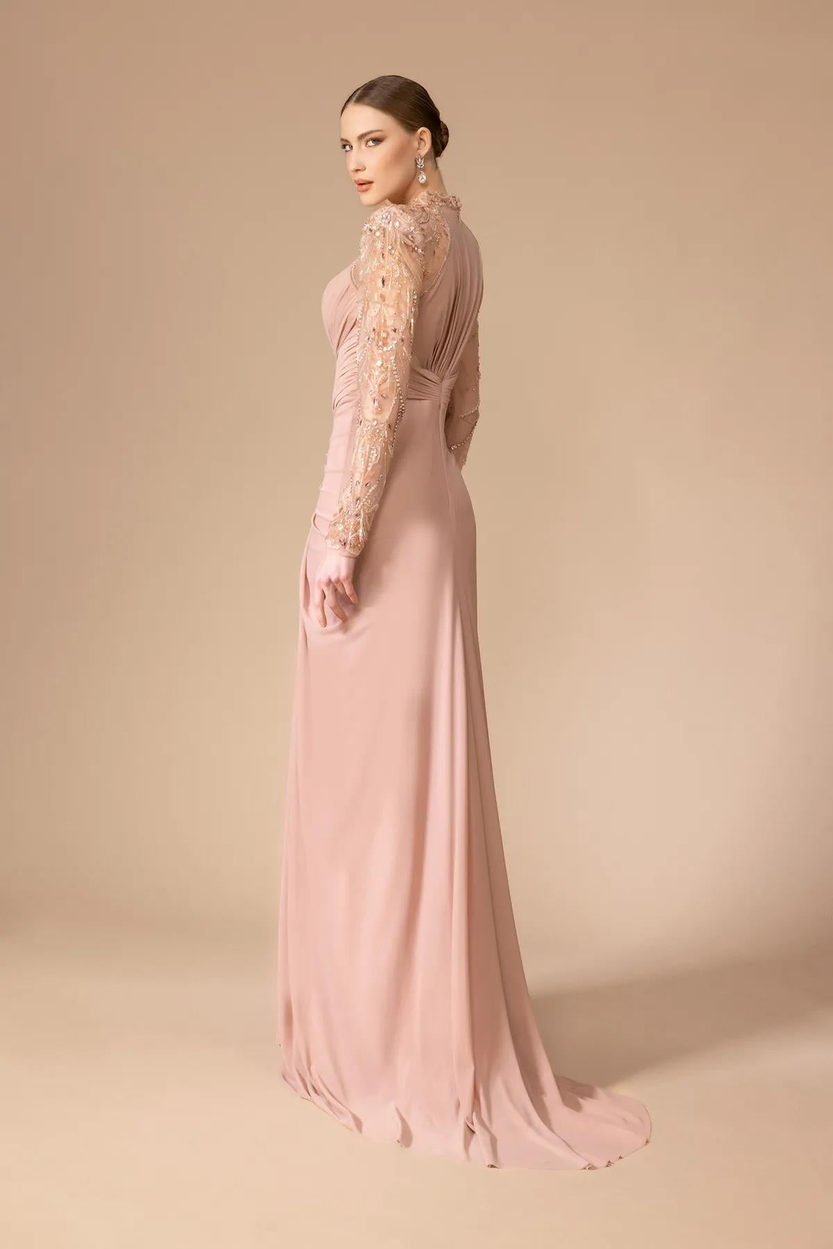 İşlemeli Transparan Uzun Kol Detaylı Yırtmaçlı Uzun Abiye Elbise