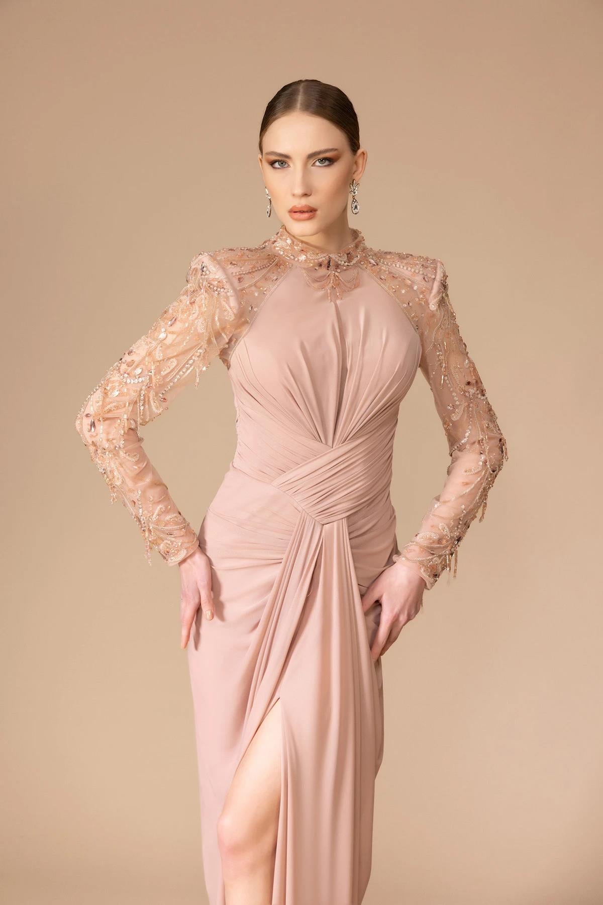 İşlemeli Transparan Uzun Kol Detaylı Yırtmaçlı Uzun Abiye Elbise