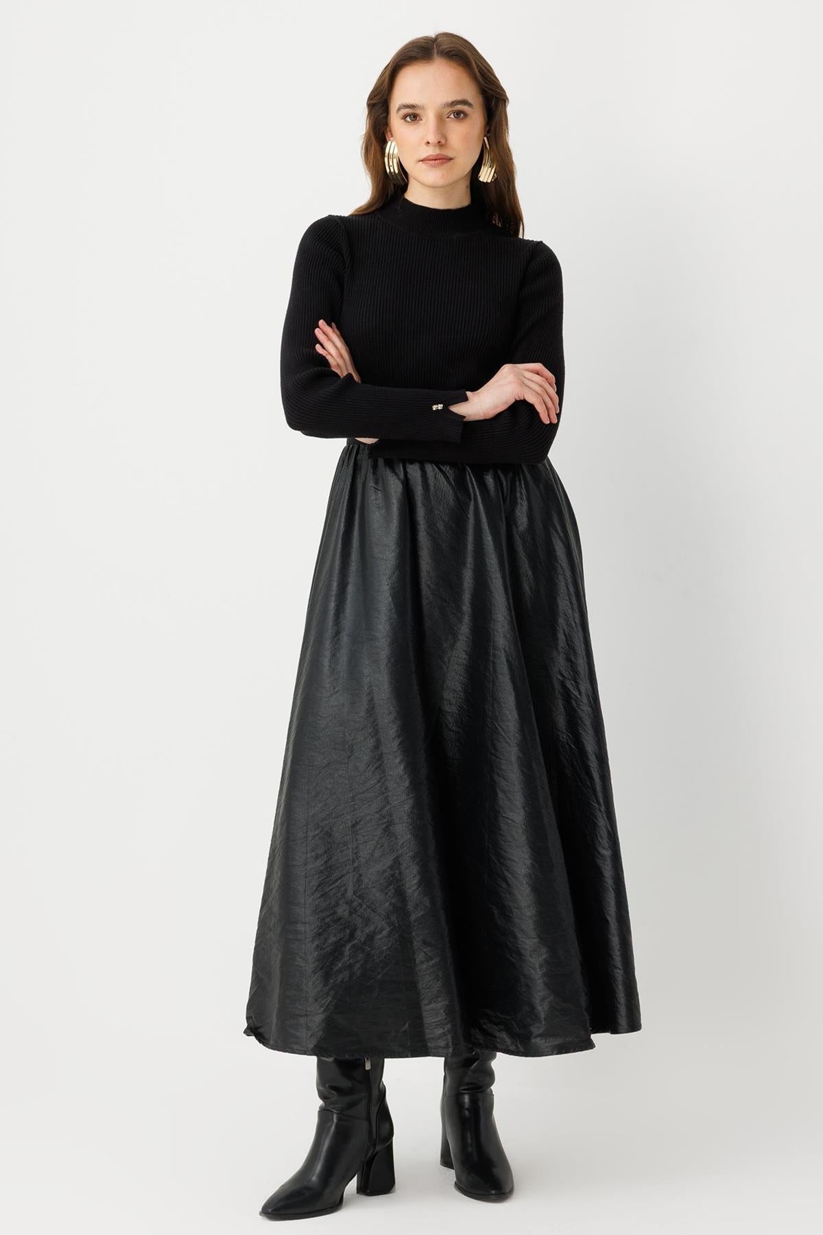 تنورة جلدية ذات ملمس مجعد