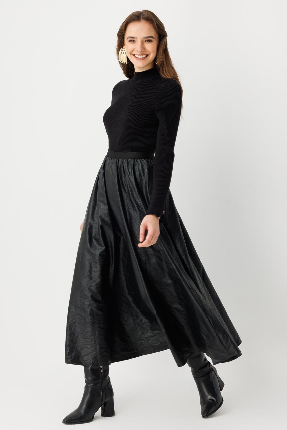 تنورة جلدية ذات ملمس مجعد